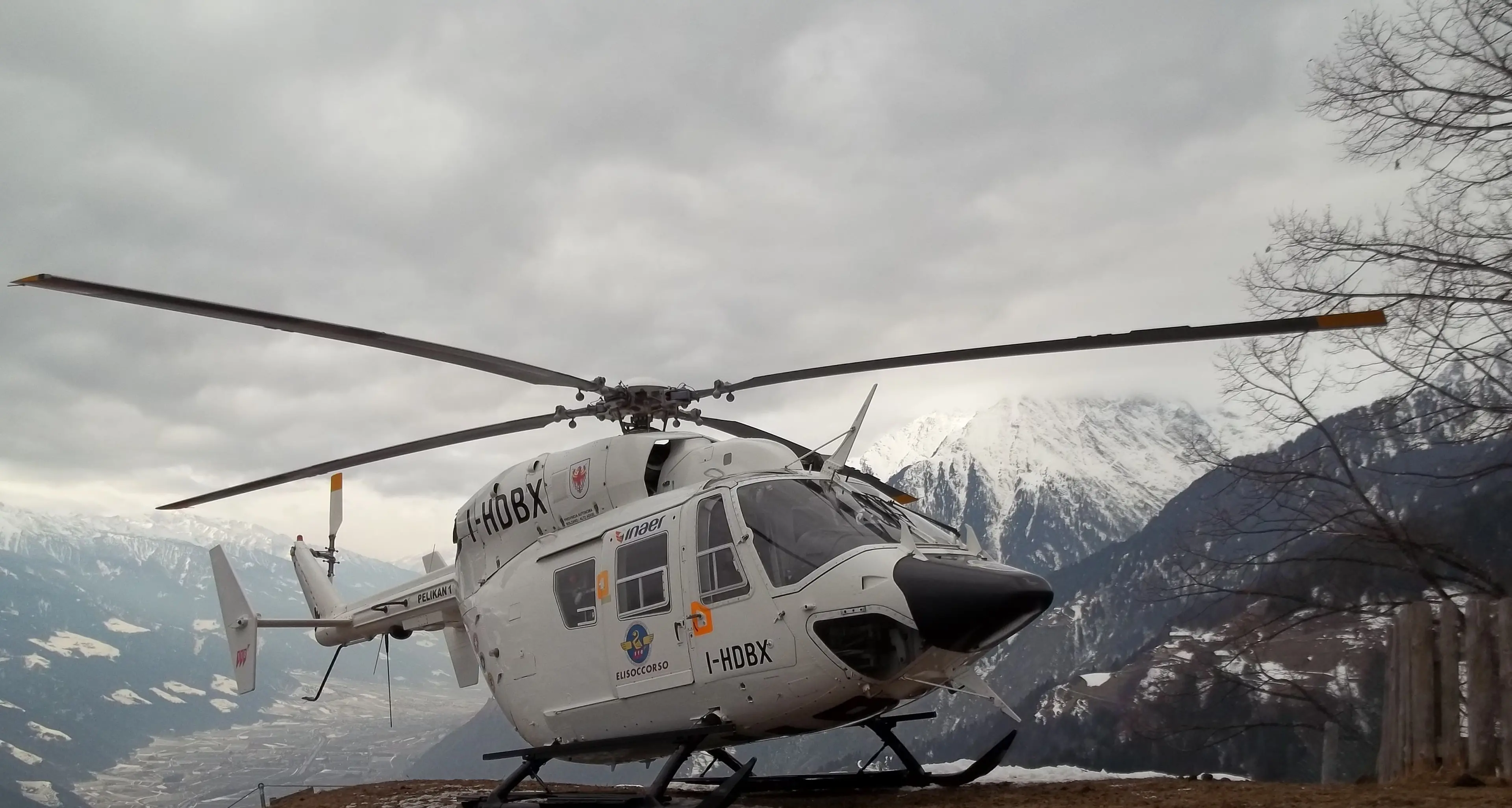 Fungaiolo cade nel bosco, è grave