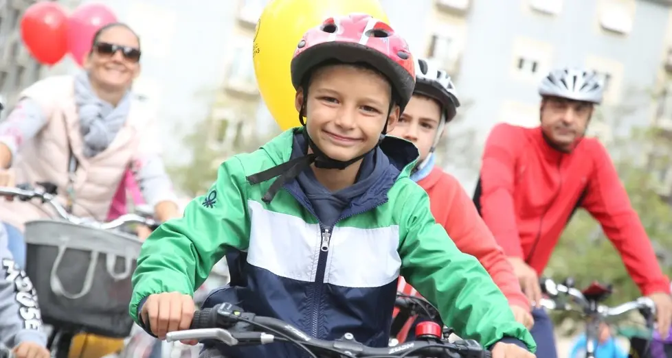 Oggi tutti in bici, città chiusa alle auto