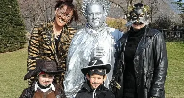 Bolzano: centinaia di maschere sotto il sole al Talvera hanno chiuso Carnevale