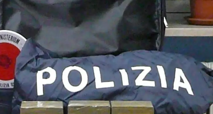 Si travestono da camerieri per smascherare il pusher