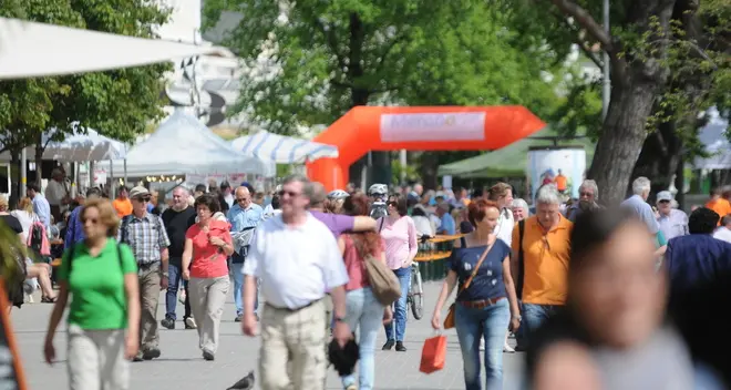 Musica e mezza maratona, sul Lungopassirio è festa