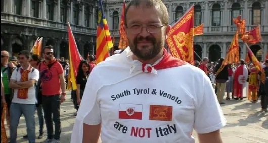 I secessionisti sudtirolesi in piazza San Marco per il \"Veneto libero\"