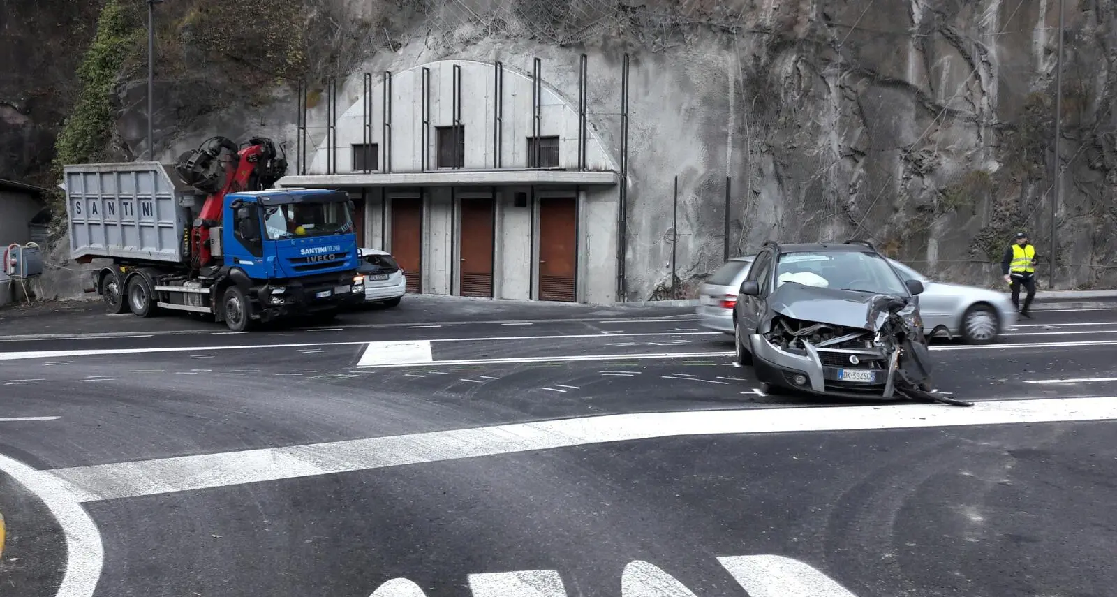 Frontale all'imbocco della nuova galleria di Sarentino: un ferito