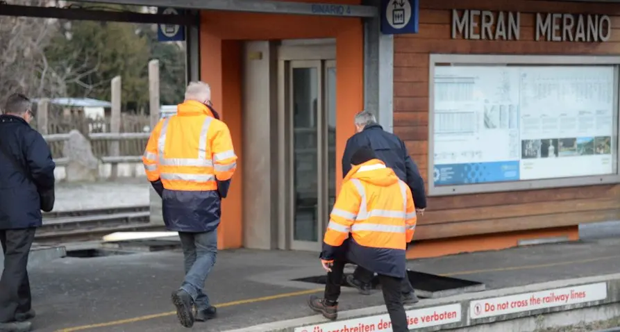 Guasto e fumo in stazione, treni in tilt per un giorno