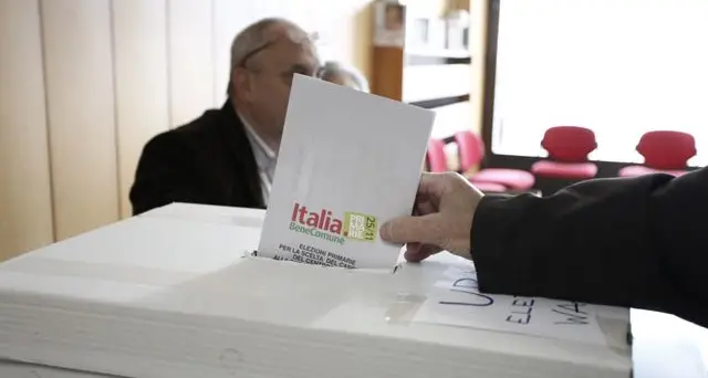 Primarie, afflusso costante ma in calo rispetto al primo turno