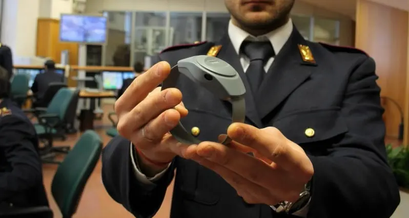 Carceri, primo braccialetto elettronico in Alto Adige