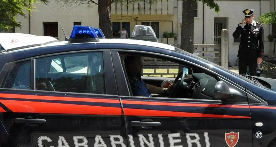 Esce con la sua badante I ladri le svaligiano la casa