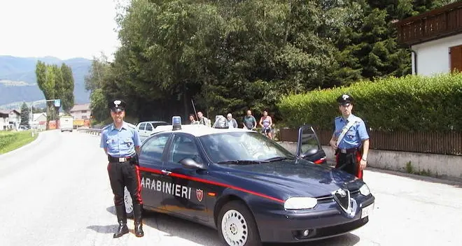 Brunico, denunciato per furto di alcolici e ricettazione di cellulari