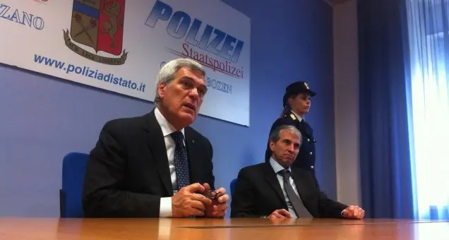 Arrestato passatore in A22 Nel furgone 15 profughi