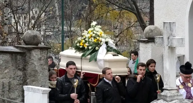 Varna, sfilano in centinaia ai funerali di Gabriel Totmoser