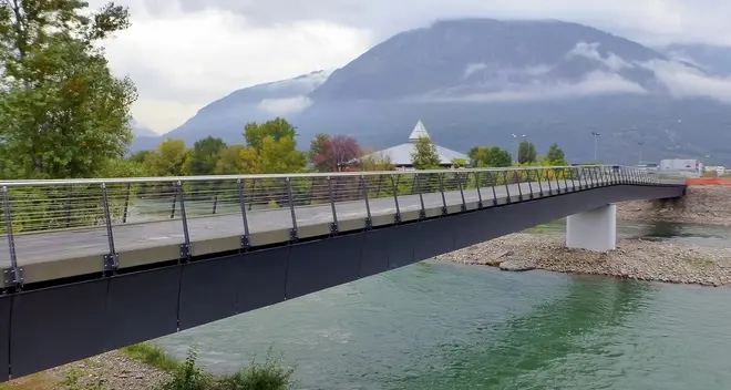 Finito il nuovo ponte ciclabile sull’Isarco