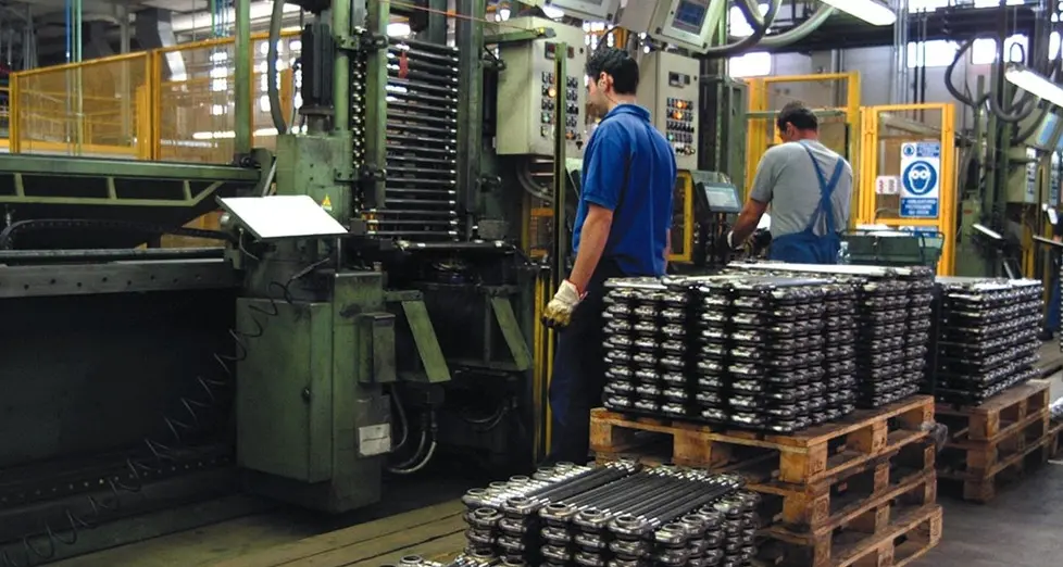Mercato del lavoro, sulla riforma litigano aziende e sindacati