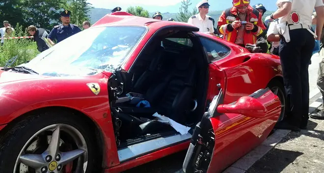 Schianto in Ferrari, multa