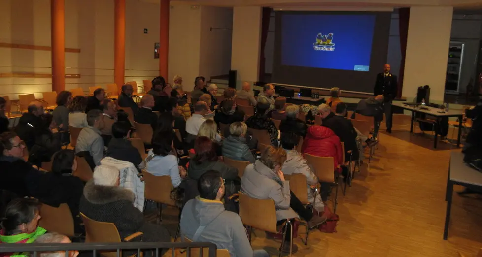 Salorno, affollato incontro con la postale