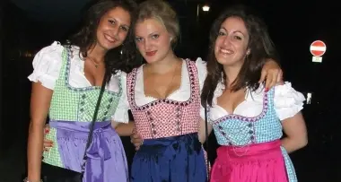 Lungo, sexy o castigato, cresce la voglia di dirndl