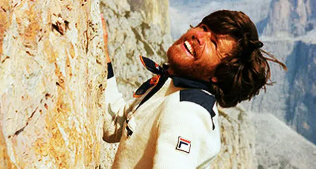 «Io amo le sfide oggi l’alpinismo è di plastica»