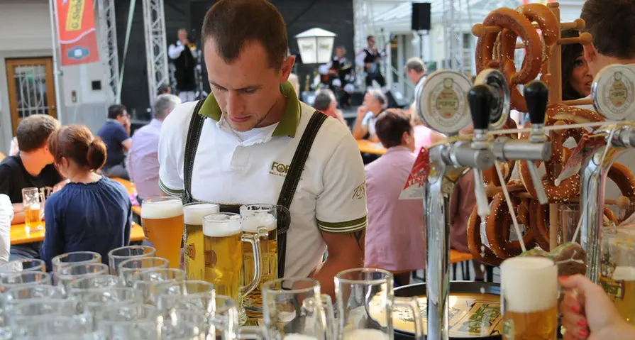 Corso Libertà pronto a brindare e ballare con la sua Oktoberfest