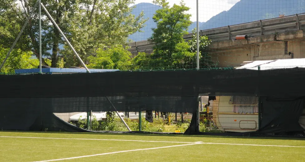 Merano, molotov sul campo sintetico