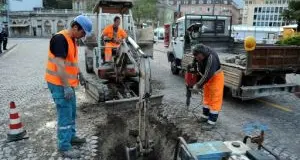 Bolzano, voragine si apre in piazza Walther: colpa di un tubo dell'acqua