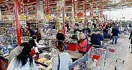 Primo maggio a Bolzano, supermercati pieni
