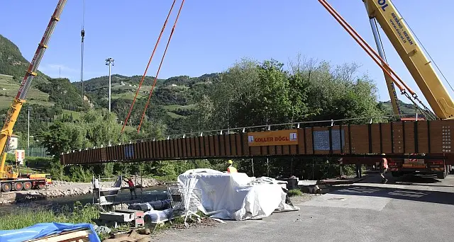 Nuova passerella sul Talvera, apertura di nuovo rinviata