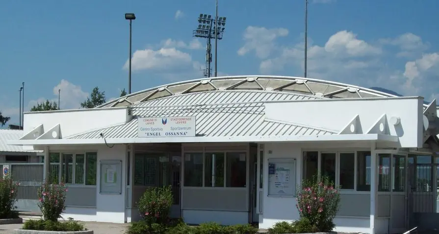 Spogliatoi da risanare nello stadio in zona Galizia