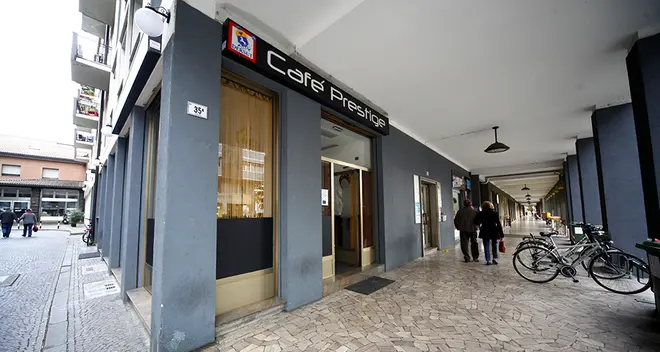 Furto con destrezza al Bar Prestige, sparita la macchina cambiamonete