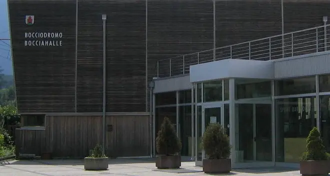Spazi al bocciodromo a Brunico c’è l’idea per il finanziamento
