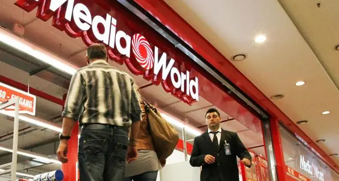 Licenze: Mediaworld resta aperto