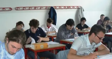 Scuola, in prima passa solo uno su due