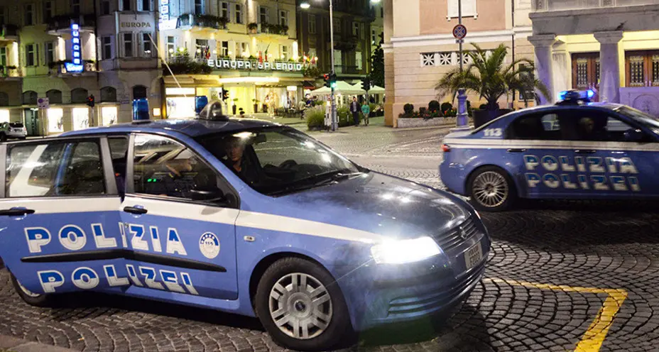 Ottantenne cade dalle scale e muore