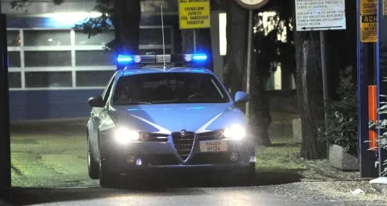 Bolzano, ubriaco prende a sprangate le auto in sosta: denunciato un 21enne