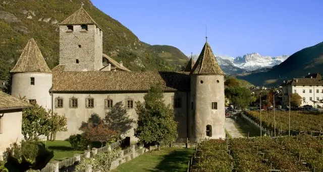 Castel Mareccio, un gioiello in mezzo ai vigneti
