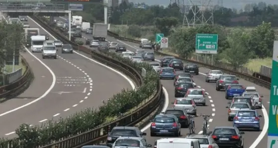 A22, altra giornata difficile e code per chi viaggia