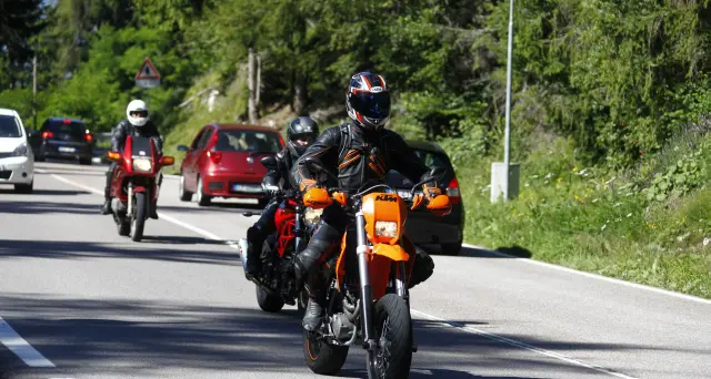 Controlli a tappeto sulla Mendola: multati 70 motociclisti