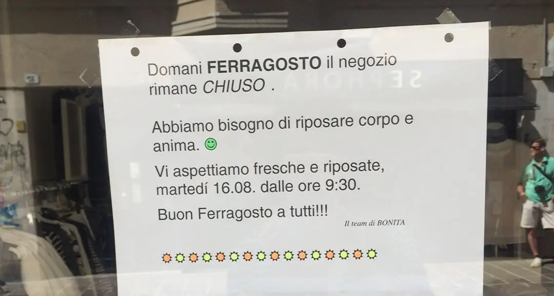 Bolzano, il cartello delle commesse: \"A Ferragosto non apriamo, abbiamo bisogno di riposare\"