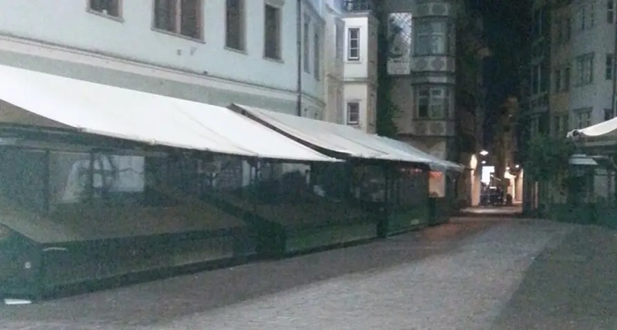 Piazza Erbe, furti alle bancarelle