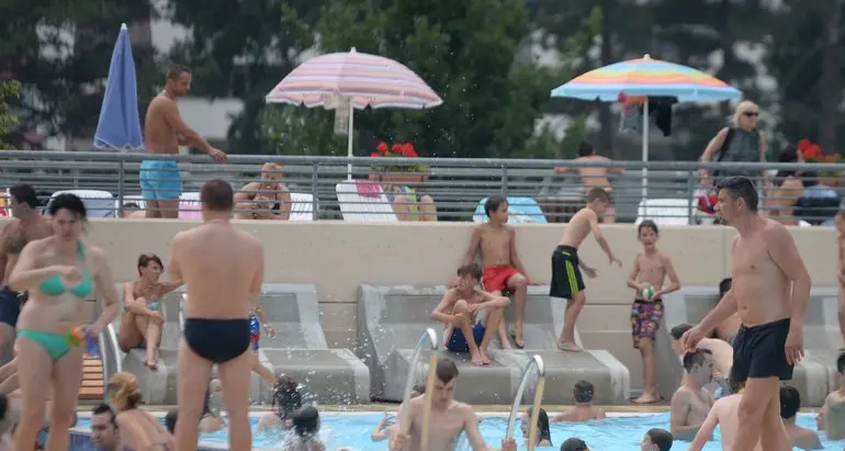 Arriva il temporale estivo e il Lido chiude i battenti
