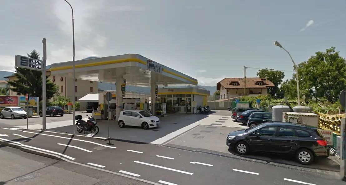Distributori di carburante: anche in Alto Adige stop ai turni festivi, arriva l'apertura facoltativa