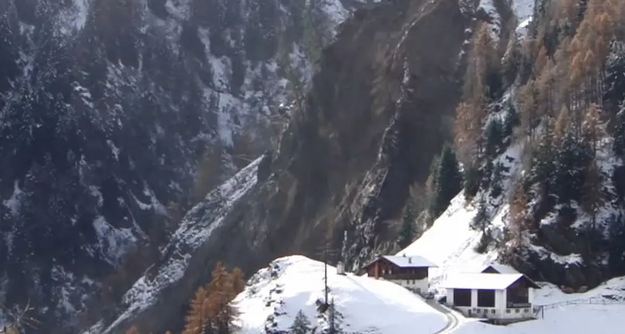 Corvara, la frana sfiora due masi