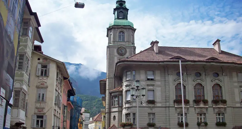 Bolzano, in commissione i trattati internazionali al posto della pulizia dei parchi