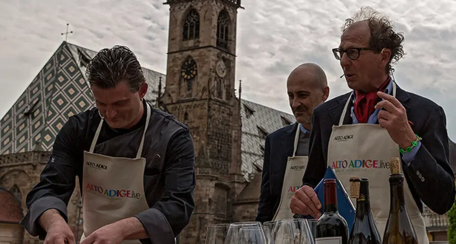 Lo show dello chef stellato Bertol in piazza Walther