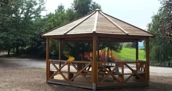 Parco Europa, via il gazebo che toglie il sonno