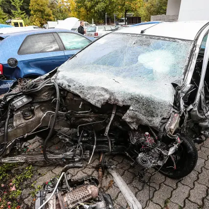 Frontale sulla Strada del Vino, muore elettricista di 18 anni