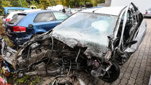 Frontale sulla Strada del Vino, muore elettricista di 18 anni