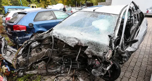 Frontale sulla Strada del Vino, muore elettricista di 18 anni