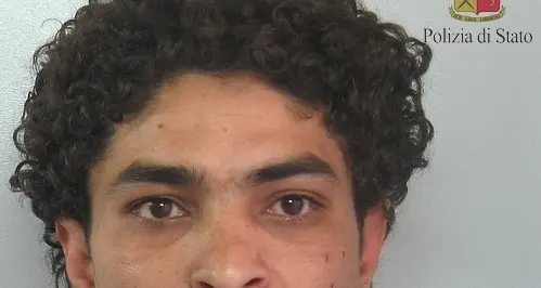 Bolzano, arrestati mentre tagliano le inferriate di un negozio