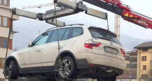 Rincara pure la rimozione veicoli