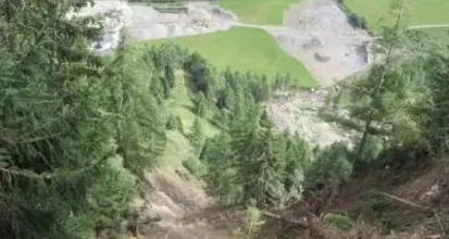 Corvara, la frana accelera e la preoccupazione cresce