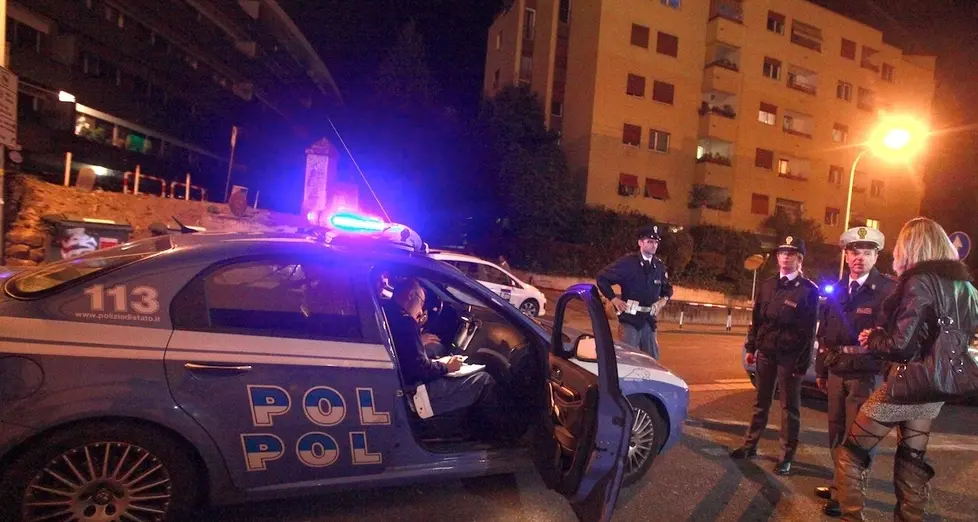 Violentata e minacciata con un coltello